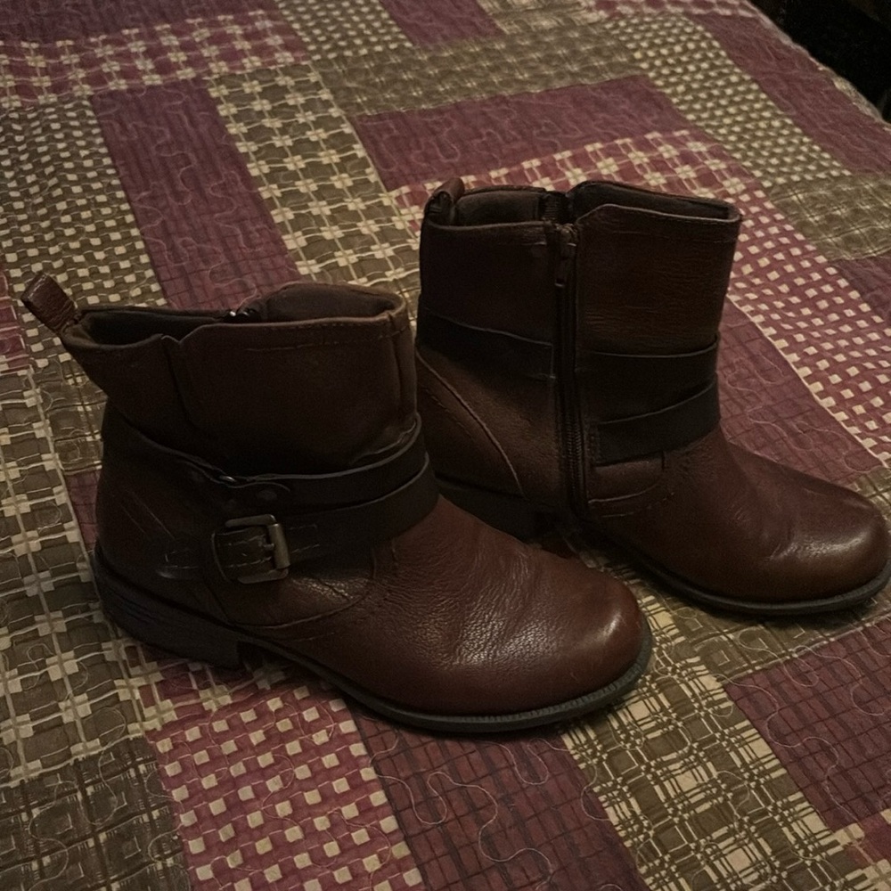 EUC Earth Origins Ankle boots